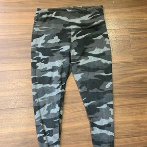 Garage everyday camo leggings
